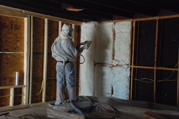 DSC_0029 image of spraying poly foam insulation